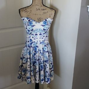 boohoo NIGHT Strapless Dress